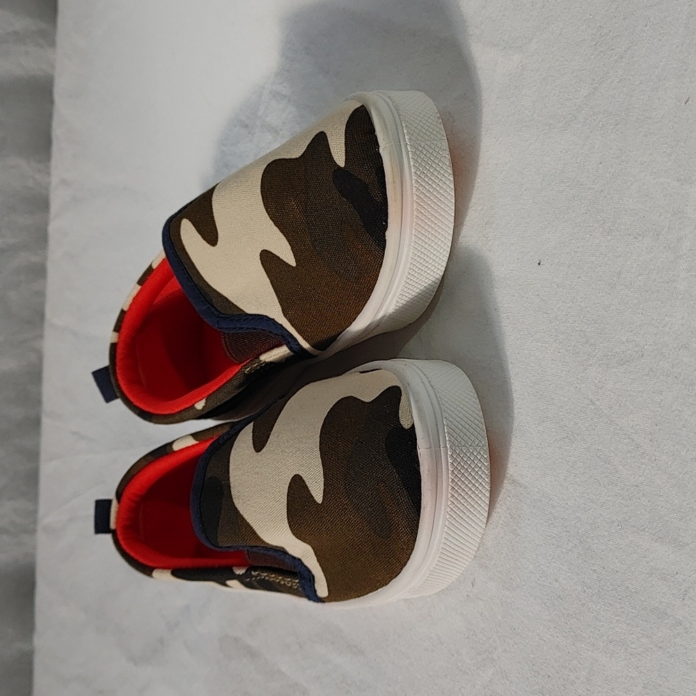 NWOT Oomphies Slip On Shoes